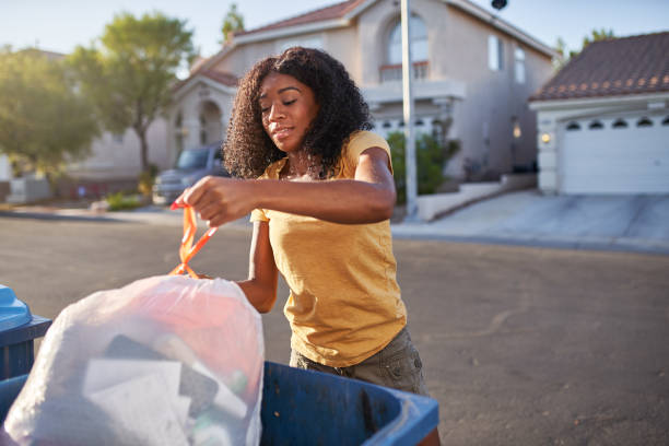Best Yard Waste Removal  in Le Claire, IA